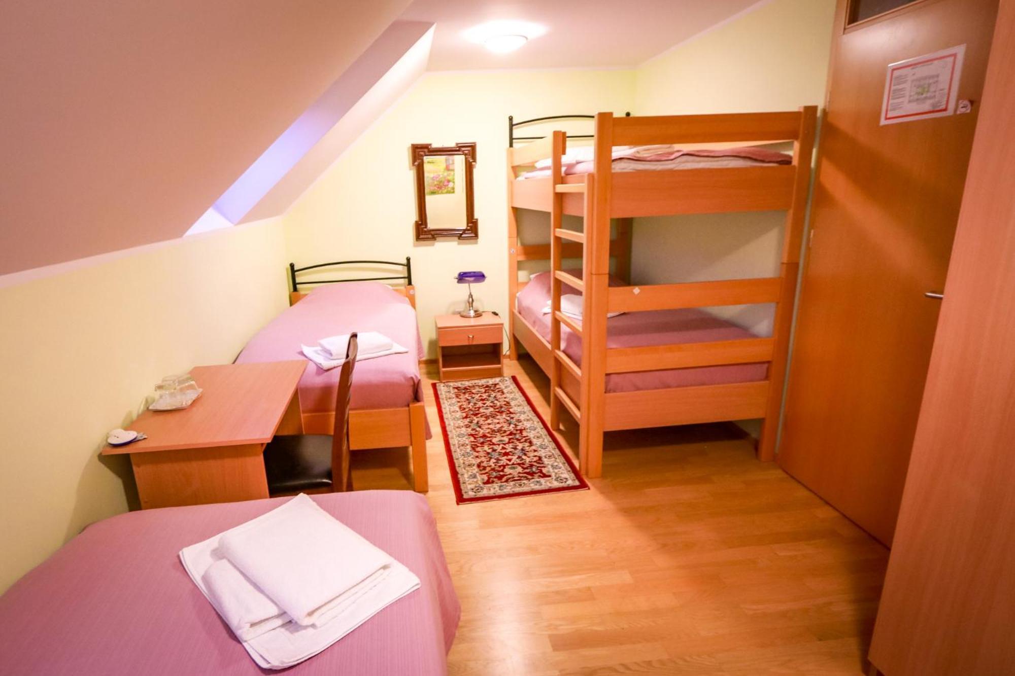 Hostel Strug Makole Екстер'єр фото