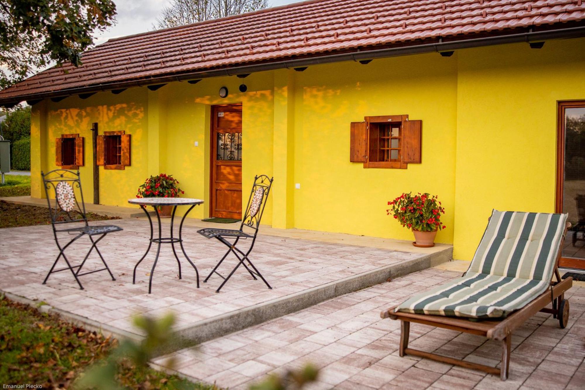 Hostel Strug Makole Екстер'єр фото