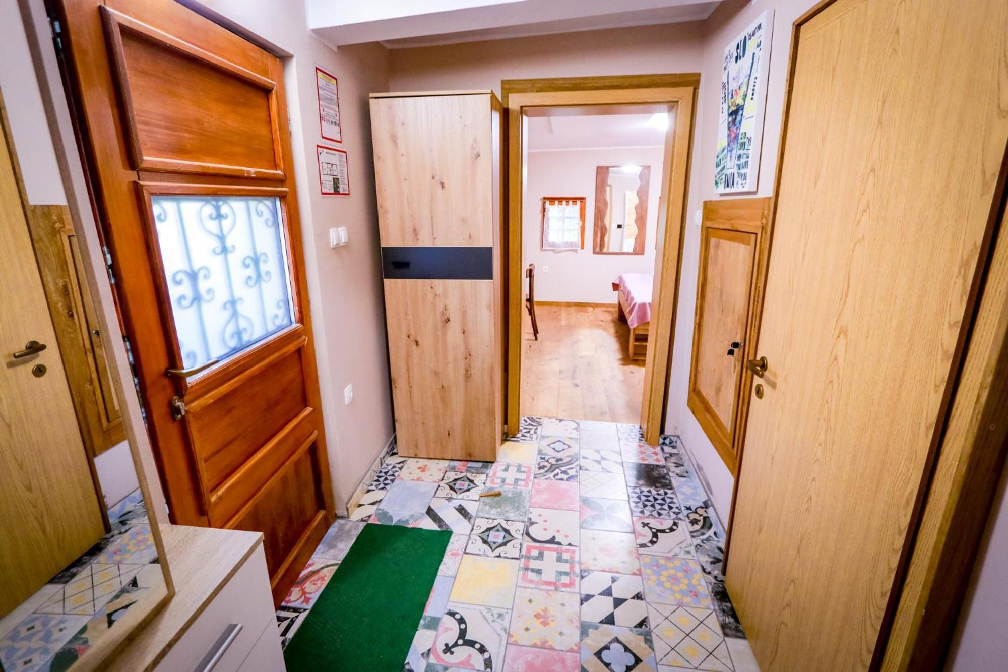 Hostel Strug Makole Екстер'єр фото